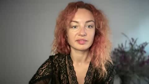 reddgirll online show from 10-19-25, 07:20