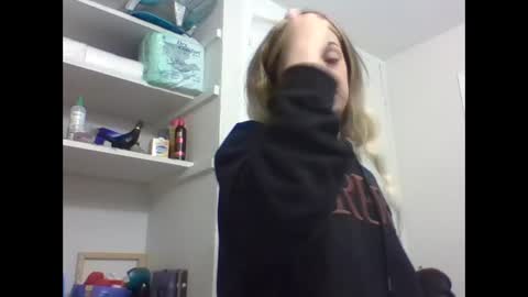 Snapshot of reddwaxx chatting on 12-19-25, 07:32 reddwaxx online show from 12-19-25, 07:32