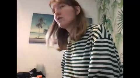 Snapshot of redfoxofficial chatting on 12-04-25, 10:35 Redfox online show from 12-04-25, 10:35