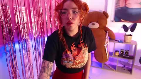 Snapshot of redgirrl_77 chatting on 05-06-26, 11:48 Mere online show from 05-06-26, 11:48