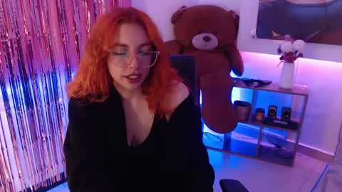 Snapshot of redgirrl_77 chatting on 05-16-26, 11:31 Mere online show from 05-16-26, 11:31