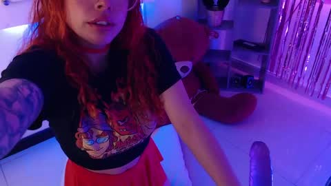 Snapshot of redgirrl_77 chatting on 05-27-26, 12:02 Mere online show from 05-27-26, 12:02