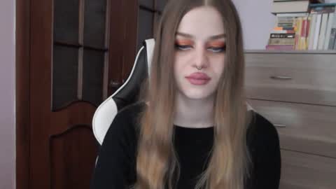 Lily online show from 09-24-25, 01:20