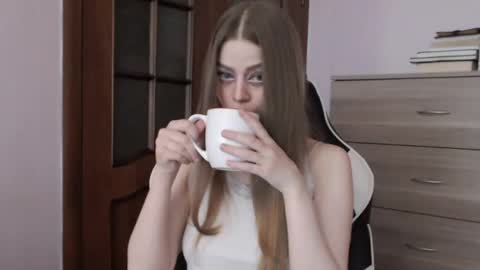 Lily online show from 04-19-26, 02:11