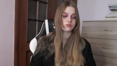 Snapshot of redhead_rabbit chatting on 05-16-26, 02:19 Lily online show from 05-16-26, 02:19