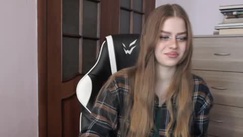 Snapshot of redhead_rabbit chatting on 05-25-26, 03:23 Lily online show from 05-25-26, 03:23
