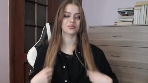 Snapshot of redhead_rabbit chatting on 05-26-26, 02:40 Lily online show from 05-26-26, 02:40