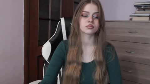 Snapshot of redhead_rabbit chatting on 05-29-26, 02:53 Lily online show from 05-29-26, 02:53
