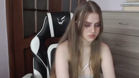 Snapshot of redhead_rabbit chatting on 07-02-26, 03:23 Lily online show from 07-02-26, 03:23