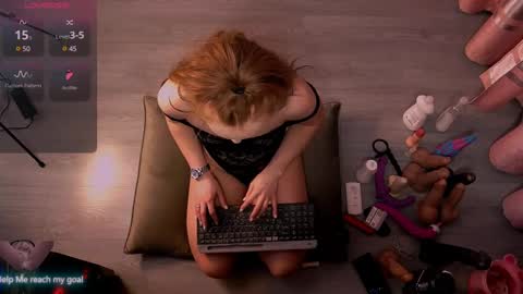 Snapshot of redhead_shark chatting on 02-15-25, 03:39 Redhead Shark online show from 02-15-25, 03:39