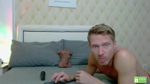 Snapshot of redheadxxl chatting on 06-04-26, 08:59 Steve Blond online show from 06-04-26, 08:59