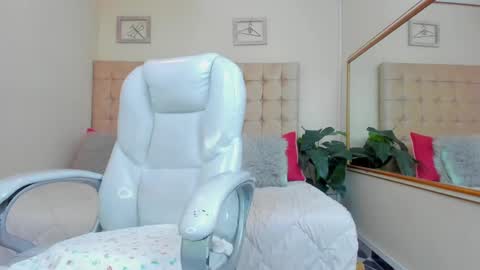 Snapshot of redhot_chilipeppers chatting on 03-06-25, 06:30 Lupe online show from 03-06-25, 06:30