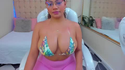 Snapshot of redhot_chilipeppers chatting on 03-11-25, 07:04 Lupe online show from 03-11-25, 07:04