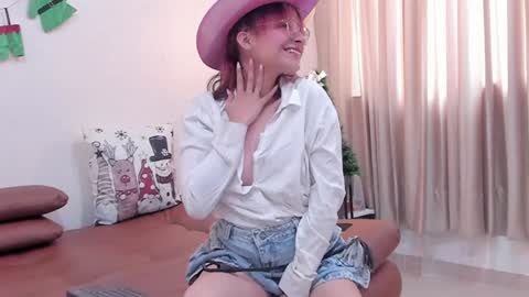 Snapshot of redmeloddy chatting on 12-13-24, 07:32 Meloddy online show from 12-13-24, 07:32