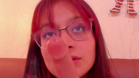 Snapshot of redmeloddy chatting on 12-19-24, 08:44 Meloddy online show from 12-19-24, 08:44