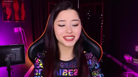 Snapshot of redmidnight_ chatting on 11-25-25, 10:32 Kiara online show from 11-25-25, 10:32