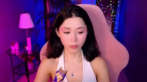 Snapshot of redmidnight_ chatting on 05-20-26, 09:43 Kiara online show from 05-20-26, 09:43