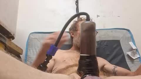 Snapshot of rednicedick chatting on 10-19-25, 05:19 rednicedick online show from 10-19-25, 05:19