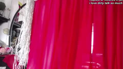 Snapshot of redroomxx chatting on 07-20-26, 04:53 MIA online show from 07-20-26, 04:53