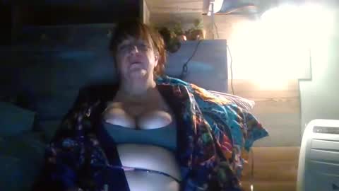 Snapshot of redrooster7 chatting on 09-10-25, 11:43 blueyzdadzgirl online show from 09-10-25, 11:43