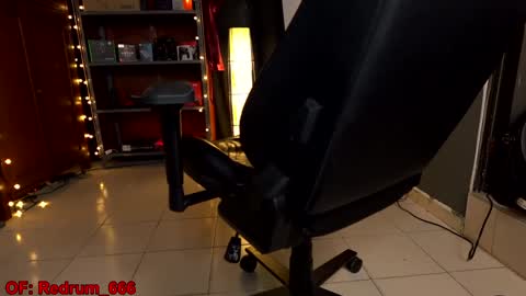 Snapshot of redrum_696 chatting on 12-29-24, 04:27 Red online show from 12-29-24, 04:27