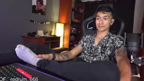 Snapshot of redrum_696 chatting on 02-26-25, 09:05 Red online show from 02-26-25, 09:05