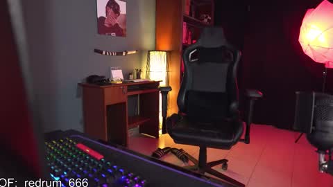 Snapshot of redrum_696 chatting on 02-28-25, 06:41 Red online show from 02-28-25, 06:41