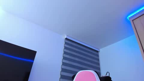 redski77 online show from 01-10-25, 09:13