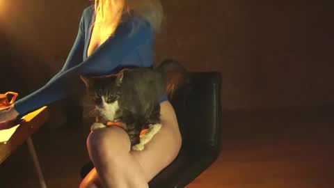 Snapshot of redsparrow__ chatting on 02-16-25, 05:15 Red online show from 02-16-25, 05:15