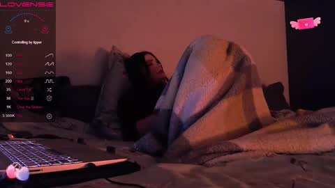 Snapshot of redyari chatting on 11-15-25, 12:52 Red online show from 11-15-25, 12:52