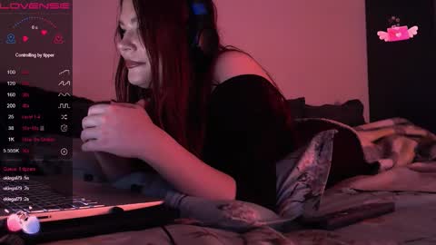 Snapshot of redyari chatting on 11-22-25, 11:48 Red online show from 11-22-25, 11:48