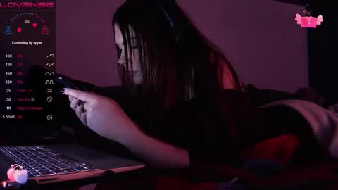 Snapshot of redyari chatting on 12-19-25, 11:34 Red online show from 12-19-25, 11:34