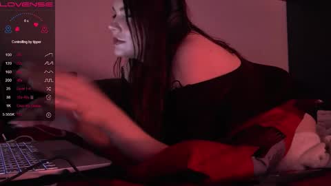 Snapshot of redyari chatting on 01-10-26, 01:18 Red online show from 01-10-26, 01:18