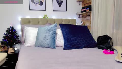 Snapshot of reese_yanella chatting on 12-22-24, 06:26 Yanella online show from 12-22-24, 06:26