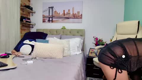 Snapshot of reese_yanella chatting on 02-24-25, 07:09 Yanella online show from 02-24-25, 07:09