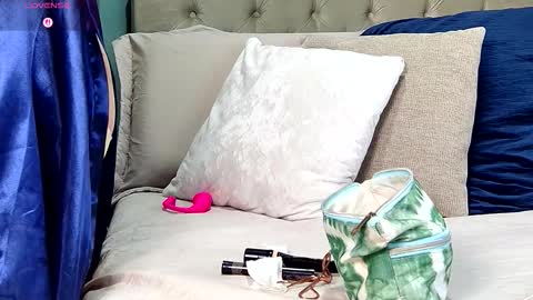 Snapshot of reese_yanella chatting on 10-25-25, 11:07 Yanella online show from 10-25-25, 11:07