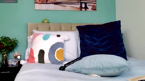 Snapshot of reese_yanella chatting on 10-30-25, 05:35 Yanella online show from 10-30-25, 05:35