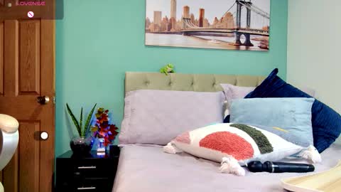 Snapshot of reese_yanella chatting on 11-08-25, 12:22 Yanella online show from 11-08-25, 12:22