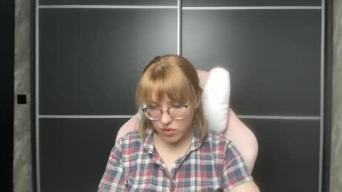 Snapshot of reginasmilee chatting on 02-07-25, 09:47 Regina online show from 02-07-25, 09:47