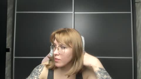 Snapshot of reginasmilee chatting on 02-07-25, 04:03 Regina online show from 02-07-25, 04:03