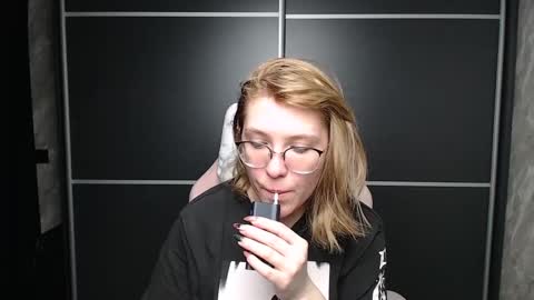 Snapshot of reginasmilee chatting on 02-11-25, 11:32 Regina online show from 02-11-25, 11:32