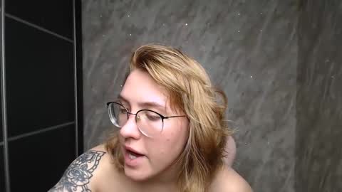 Snapshot of reginasmilee chatting on 02-12-25, 03:38 Regina online show from 02-12-25, 03:38