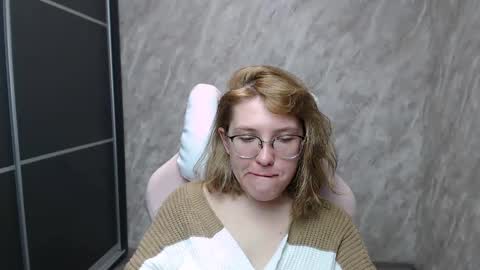 Snapshot of reginasmilee chatting on 02-15-25, 06:12 Regina online show from 02-15-25, 06:12