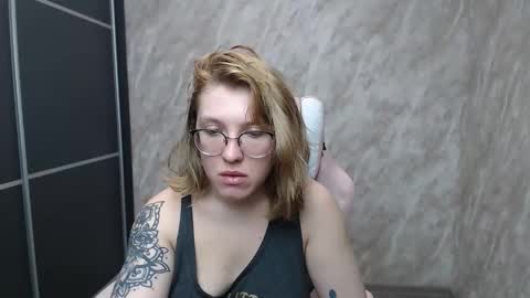 Snapshot of reginasmilee chatting on 02-16-25, 05:59 Regina online show from 02-16-25, 05:59