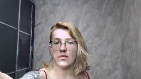 Snapshot of reginasmilee chatting on 02-17-25, 06:53 Regina online show from 02-17-25, 06:53