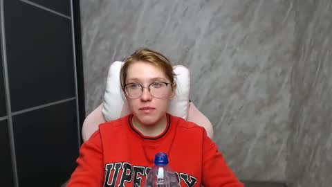 Snapshot of reginasmilee chatting on 02-19-25, 03:05 Regina online show from 02-19-25, 03:05