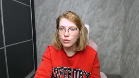 Snapshot of reginasmilee chatting on 02-19-25, 06:32 Regina online show from 02-19-25, 06:32