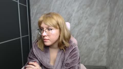 Snapshot of reginasmilee chatting on 02-20-25, 07:01 Regina online show from 02-20-25, 07:01