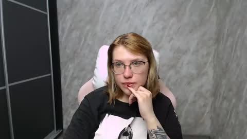 Snapshot of reginasmilee chatting on 02-21-25, 03:12 Regina online show from 02-21-25, 03:12