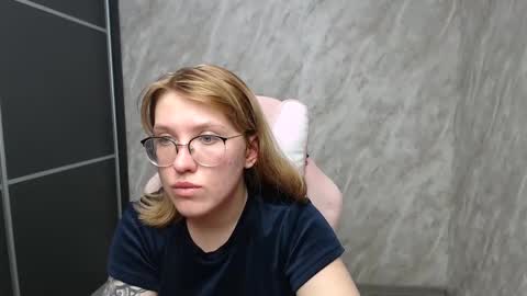 Snapshot of reginasmilee chatting on 02-21-25, 04:48 Regina online show from 02-21-25, 04:48